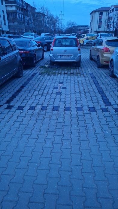 Închiriez loc parcare suprateran ...