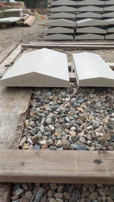 Capace intervale coame gard