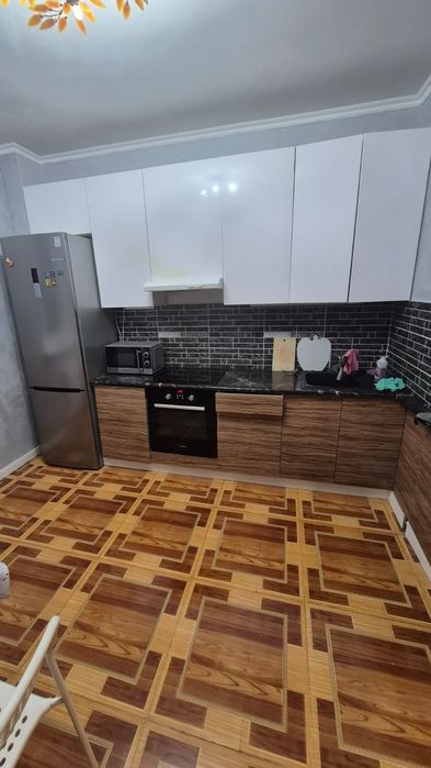 Сдаёт 2 ком. кв. посуточно