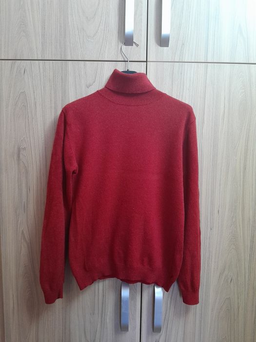Bluza călduroasă cu guler.