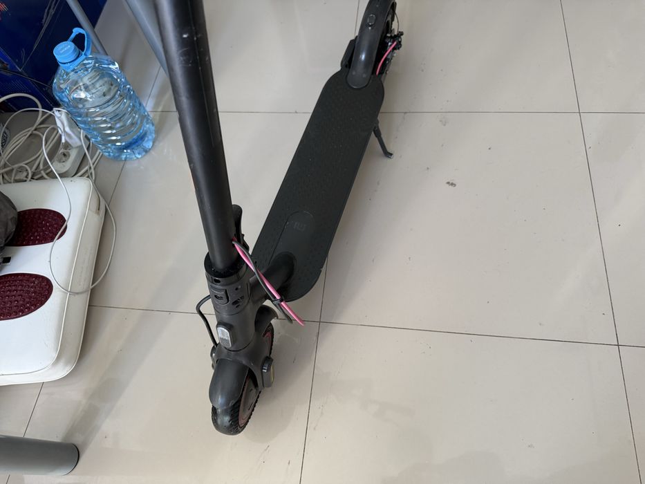 Xiomi Pro 2  trotineta electrica  cu incarcator si tot ce se vede la p