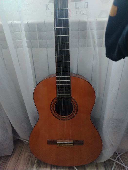 Продам классическую гитару