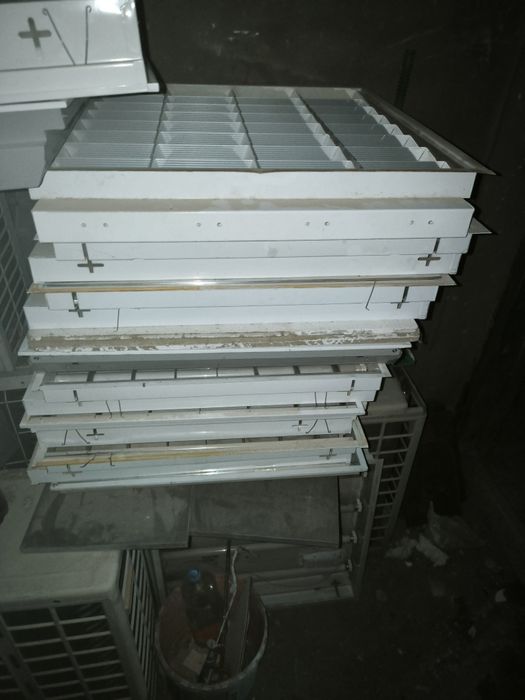 Продам потолочный светильник