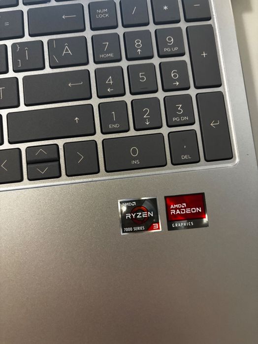 Laptop HP 15 - Ryzen 3 7320U - 8GB RAM