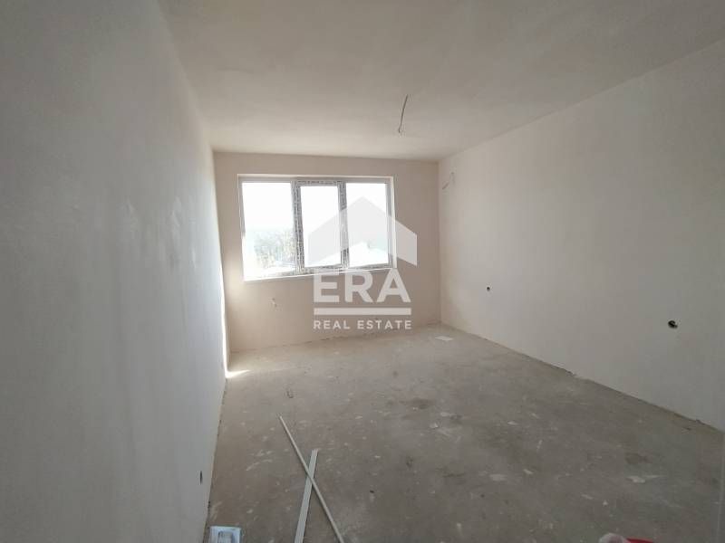 Двуетажна, завършена до ключ къща за продажба, в нов затворен тип комп