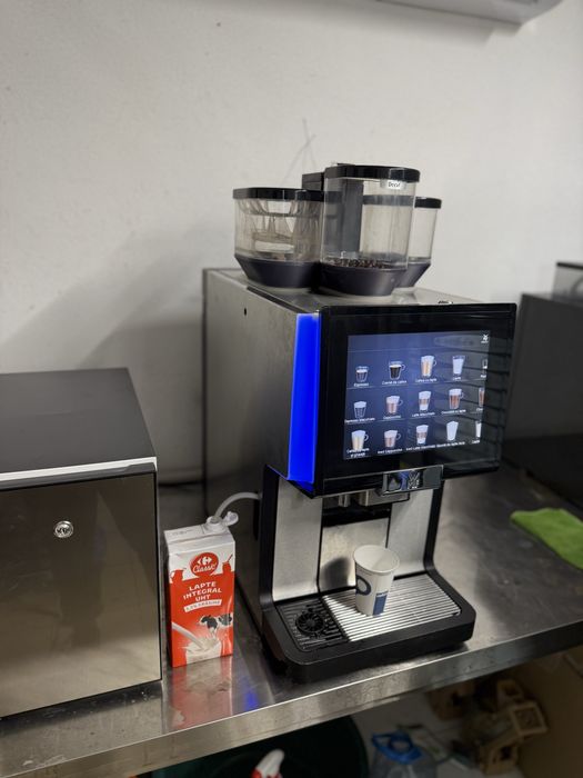 WMF 5000S+ plus Dynamic Milk,2xrasnite,1 instant,lapte proaspat