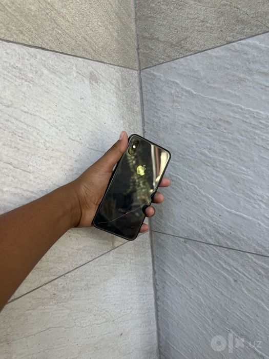 Iphone xs 64 gb .