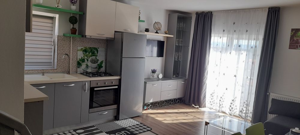 Închiriez apartament