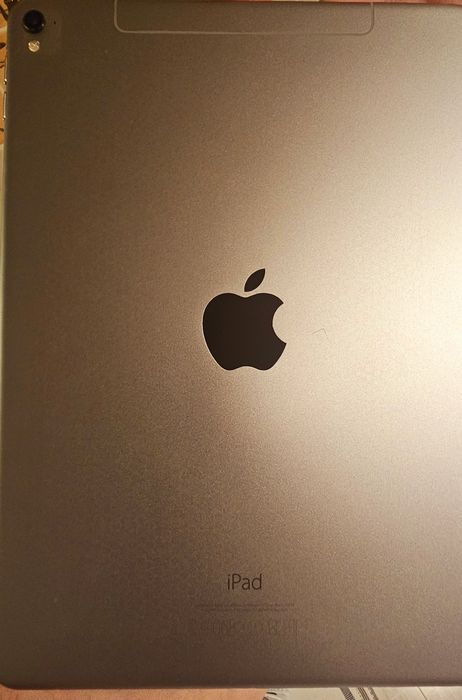 Apple Ipad Pro  64GB  1st gen A1674 Wifi+Celular