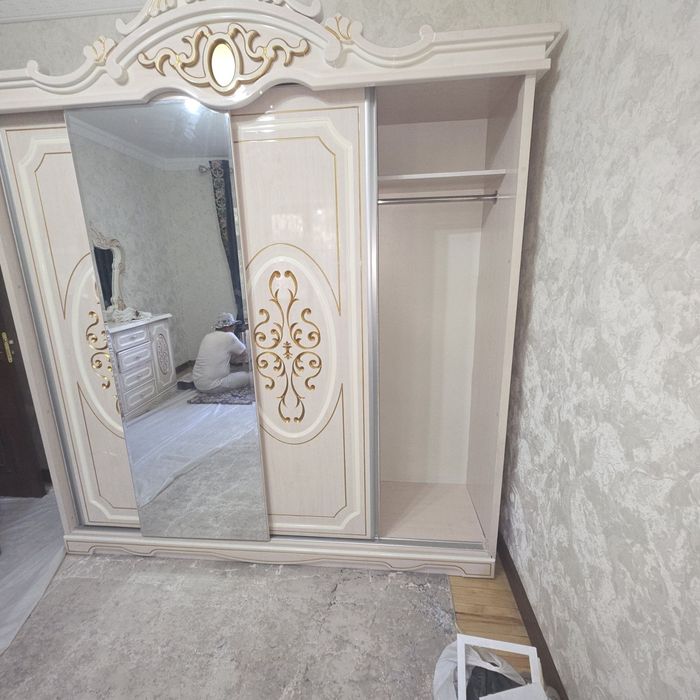 Срочно продам шкаф купе