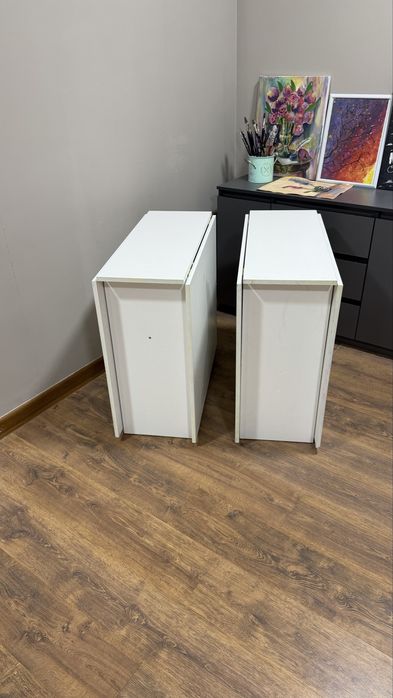 Продаются 2 стола книжка