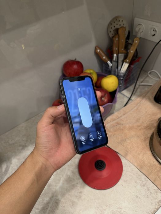 Обменяю Iphone 11 на андроид