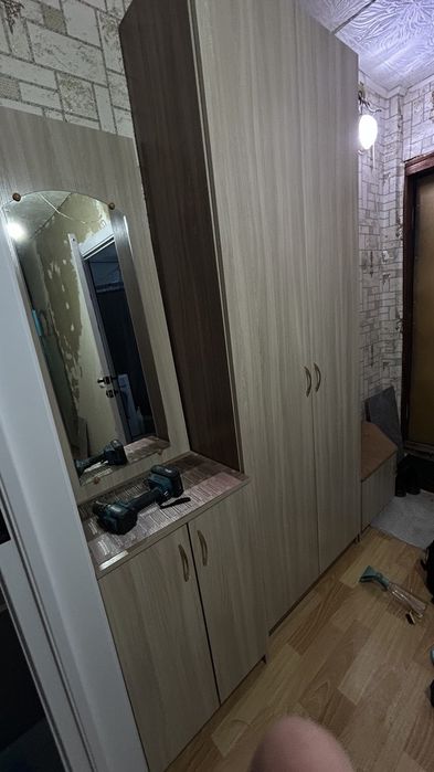 Продам шкаф зеркало пуфик вешалка