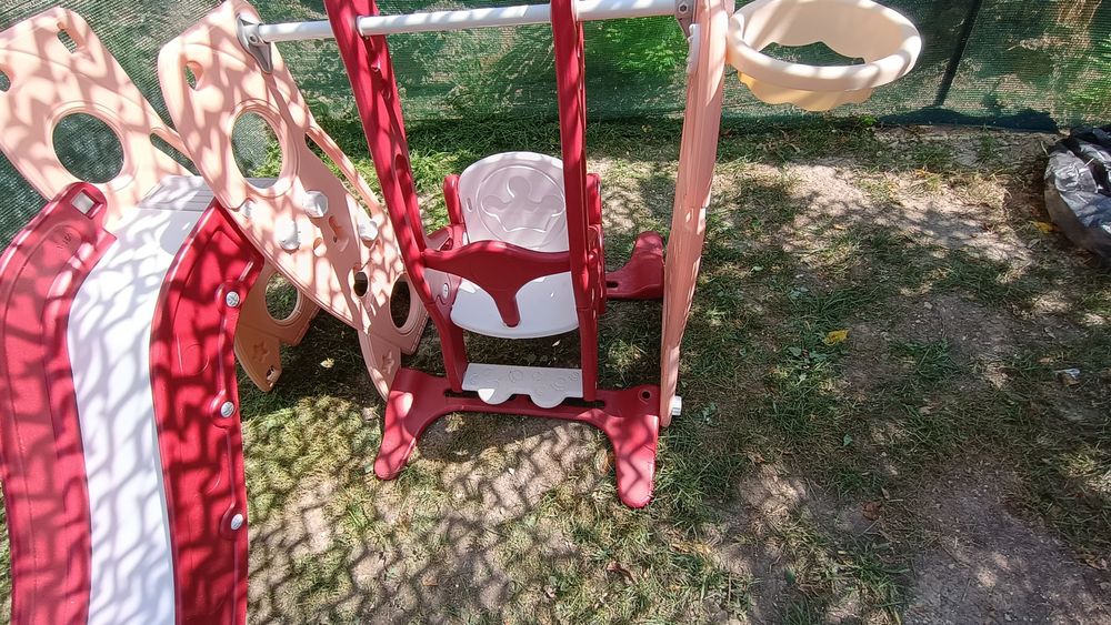 детска пързалка и люлка