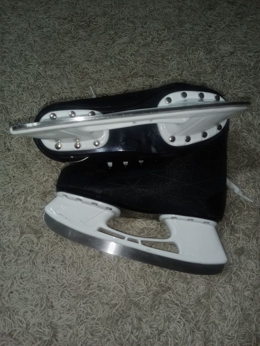 Продам коньки 37 размер