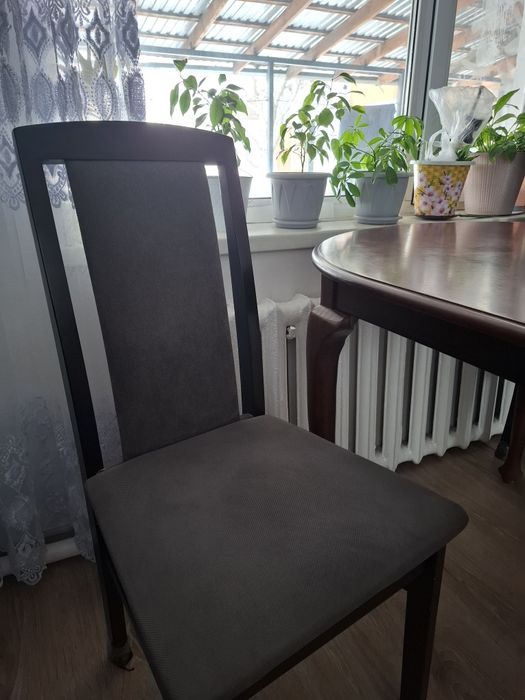 Продам тумбу и  подставку.