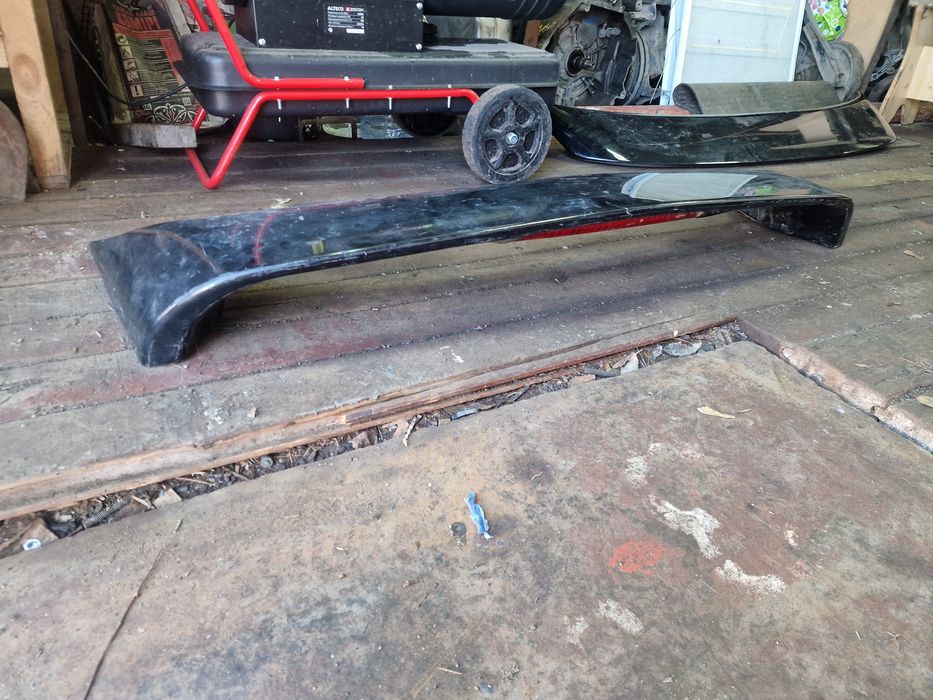 Продам спойлер б/у