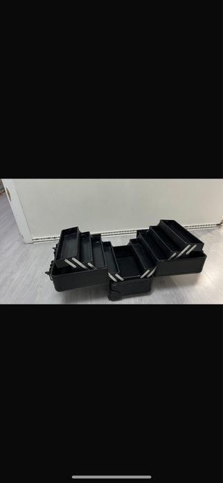 Бьют Кейс чемодан с роликом