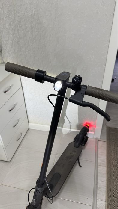 Продаю электросамокат Xiaomi