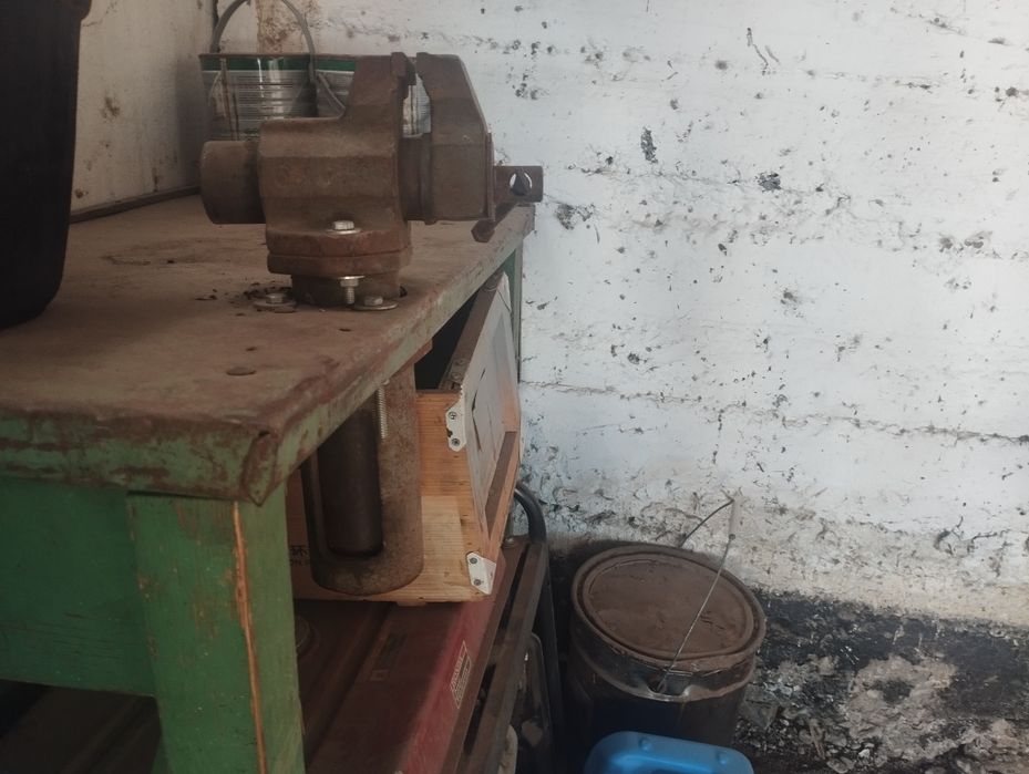 Продаю Тиски в рабочем состояний
