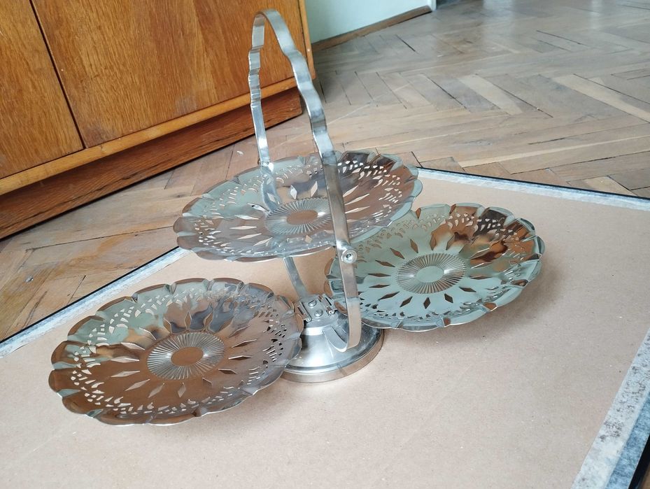 Метална сгъваема поставка за сладки