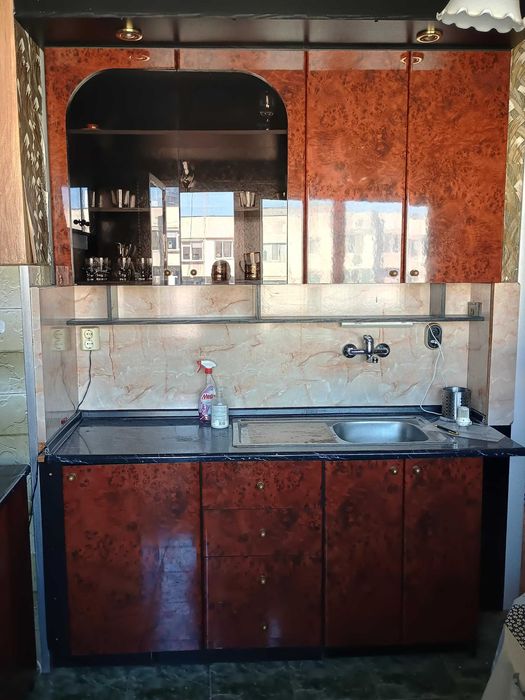 Модулна кухня с умивалник и абсорбатор