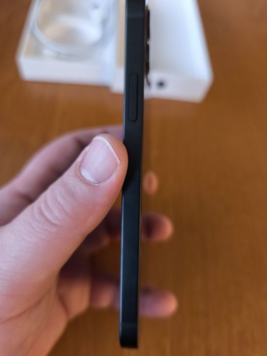 iPhone 12 Black 64 GB с калъфче