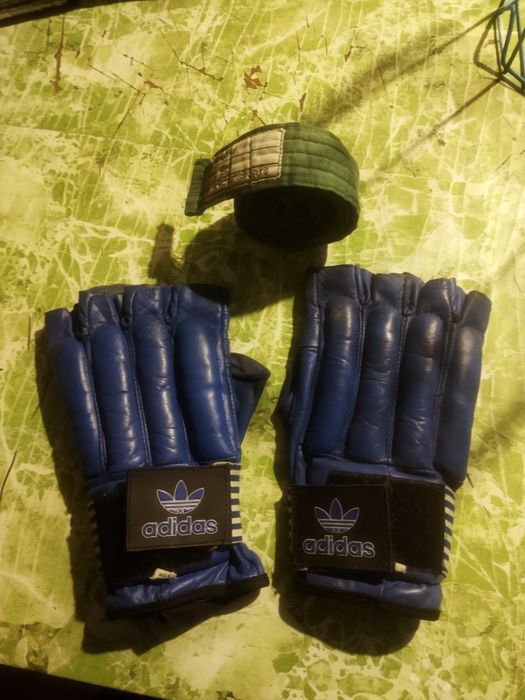 Продам перчатки и пояс для каратэ,кимано.