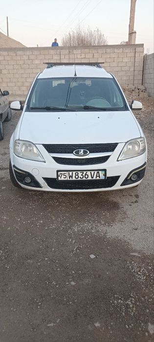 Автомобиль лада ларгус