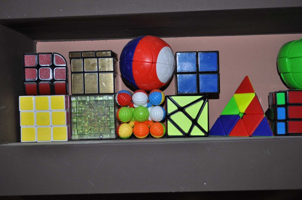 Foto DSLR Nikon D5000 + obiectiv 18-55 Nikkor VR DX citeste anunt