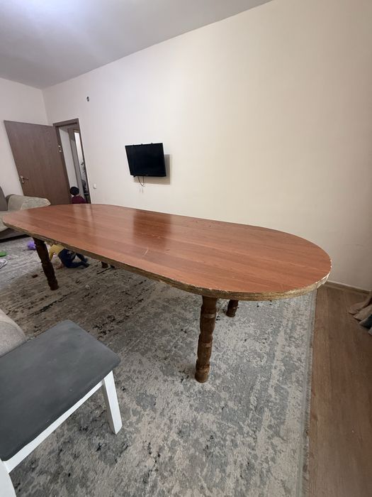 Брльшой стол на 12-14 персон