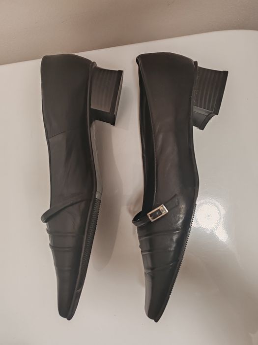 Дамски обувки запазени