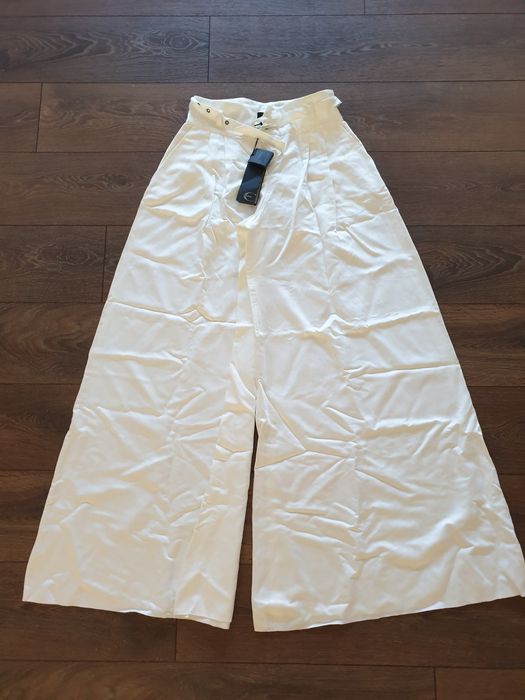 Pantaloni Just Cavalli noi cu eticheta