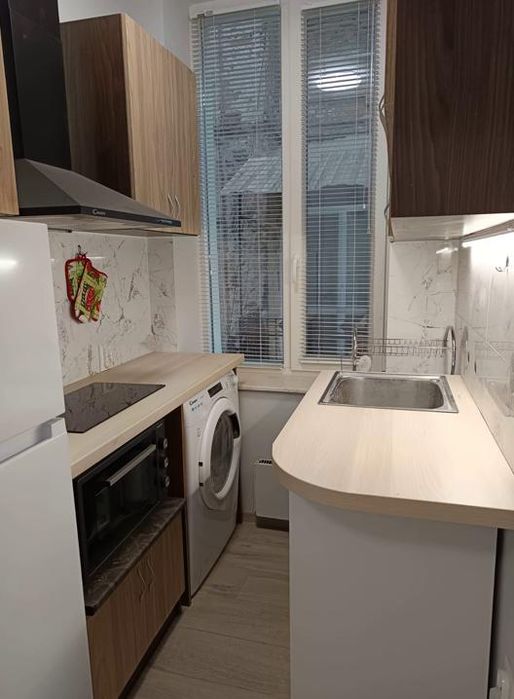 Дава се под наем Тристаен апартамент в София, Център - 70 кв.м за 600 € - Снимка #2