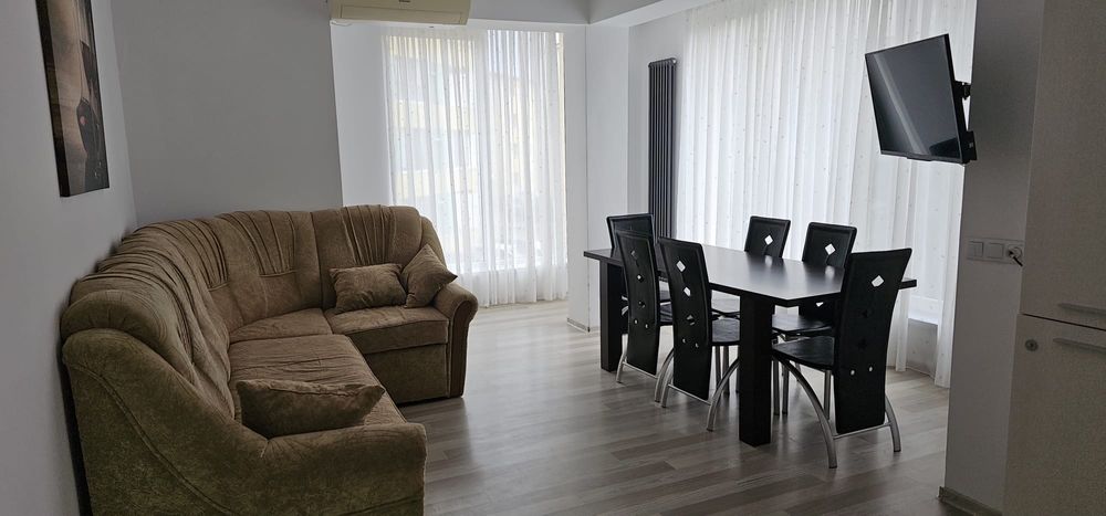 Vand apartament 3 camere Floresti