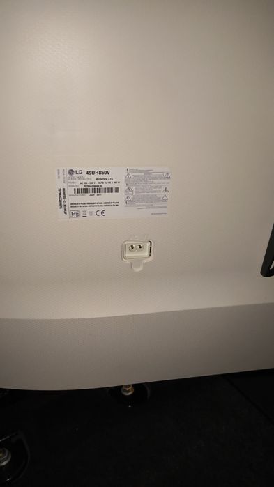 LG 49 инча смарт телевизор
