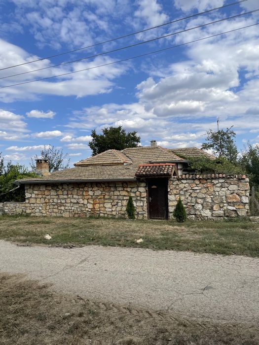 Овощна градина с 2 къщи и работно хале