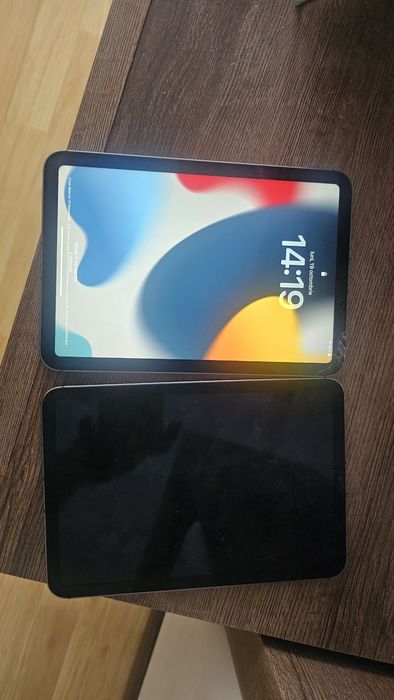 Doua ipad-uri mini 6 wi -fi plus cellular