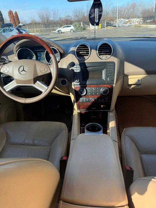 Mercedes-Benz  model ML 320 CDI 4MATIC full options.