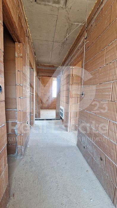 Двуетажна къща с ТРИ СПАЛНИ, завършена до ключ в Марково!