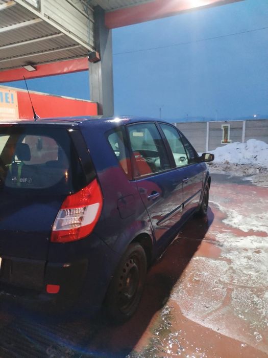 Vând sau schimb
 Renault scenic 2 
An 2006
Motor 1.9 
6 +1trepte 
130