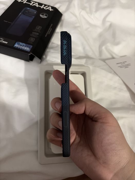 Чехол Pitaka для 17 pro max, практически новый