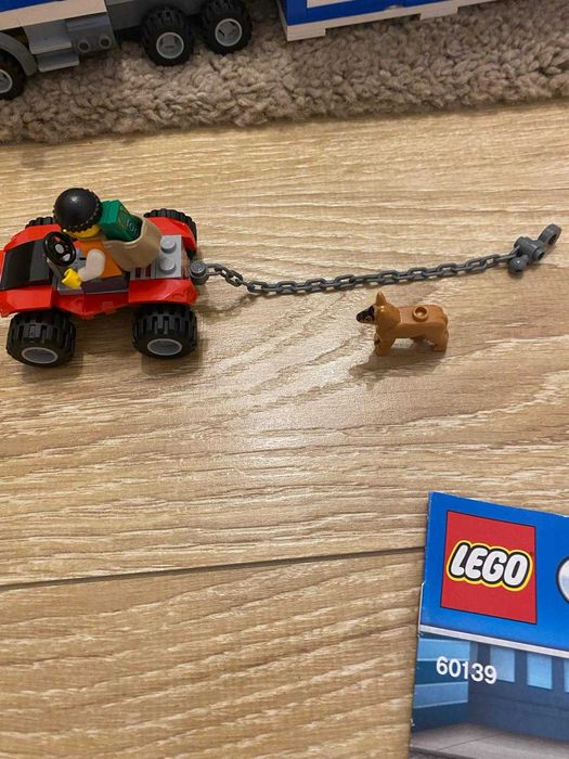 LEGO City Police - Centru de comanda mobil 60139, 374 piese