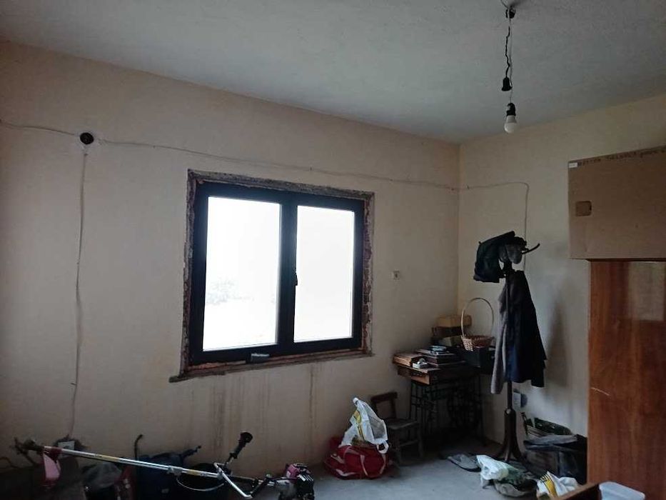 Масивна двуетажна къща в село Младиново