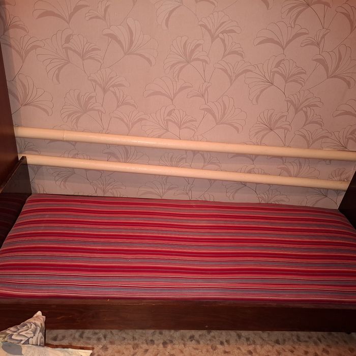 Трюмо, сервант, кровать, стол для компьютера