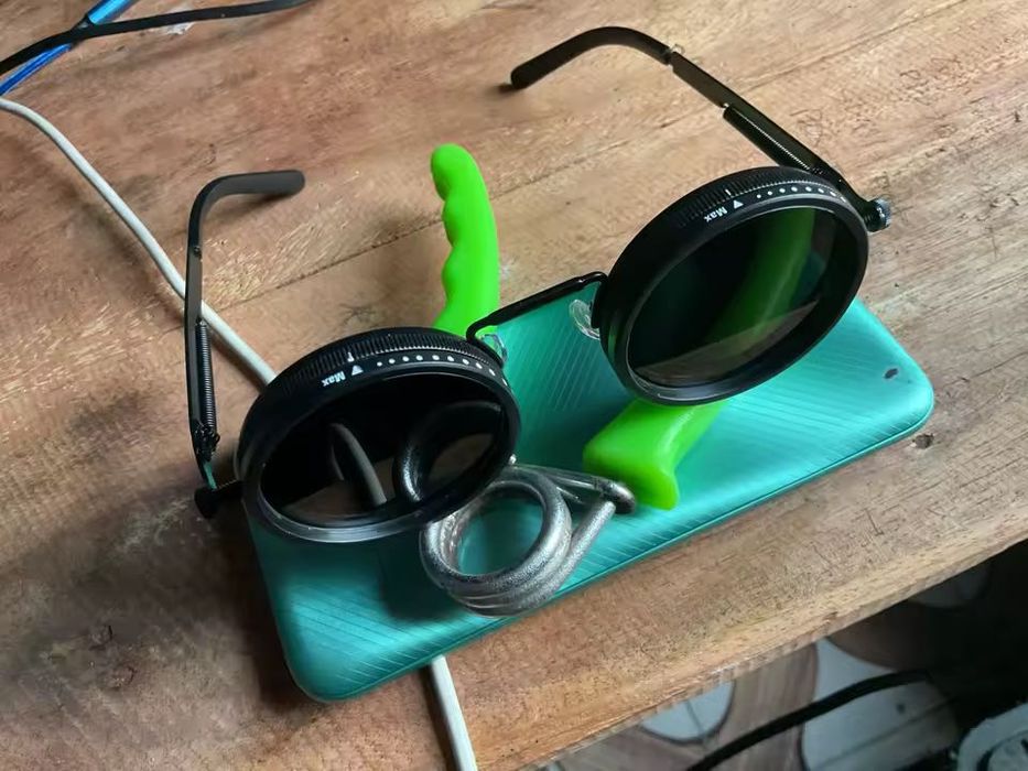 Ochelari de soare cu reglaj transparentă