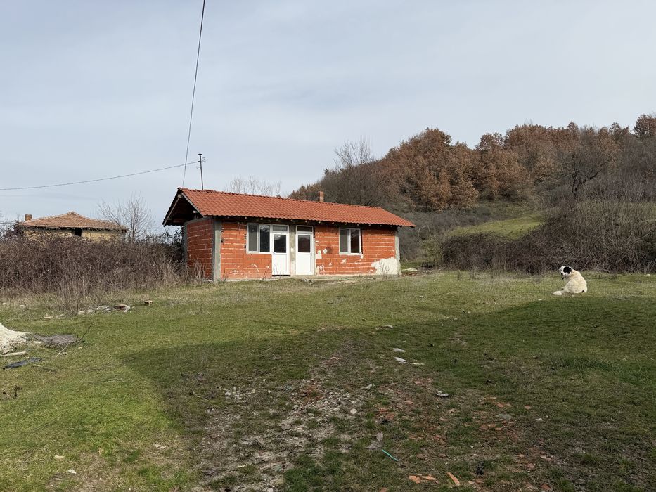 Продава се имот с къща в старото село Баничан, община Гоце Делчев