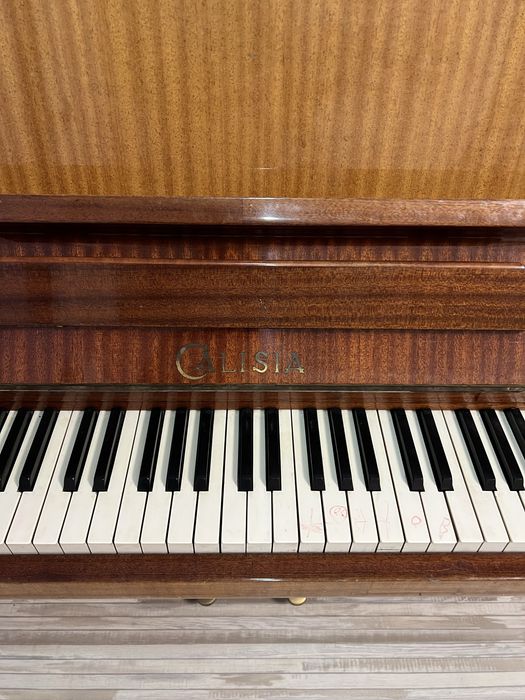Продам фортепьяно Calisia