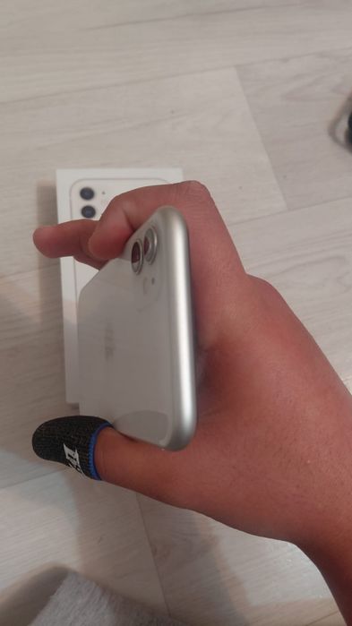 Айфон 11 70к торг ест 64гб