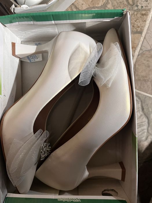 Белые/бежевые туфли